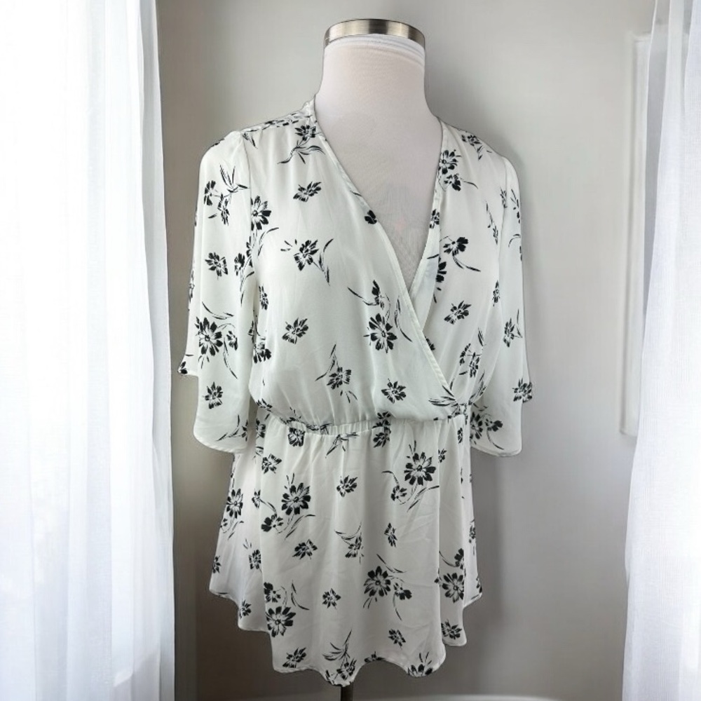 NWT Torrid Floral Georgette Flutter Sleeve Surplice Blouse Sheer Plus Size 1X - Picture 2 of 15
